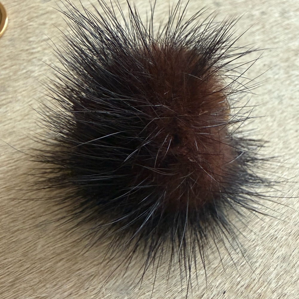 Vintage Fur keychain, cuff links, ring, earrings and pen - Picture 3 of 10